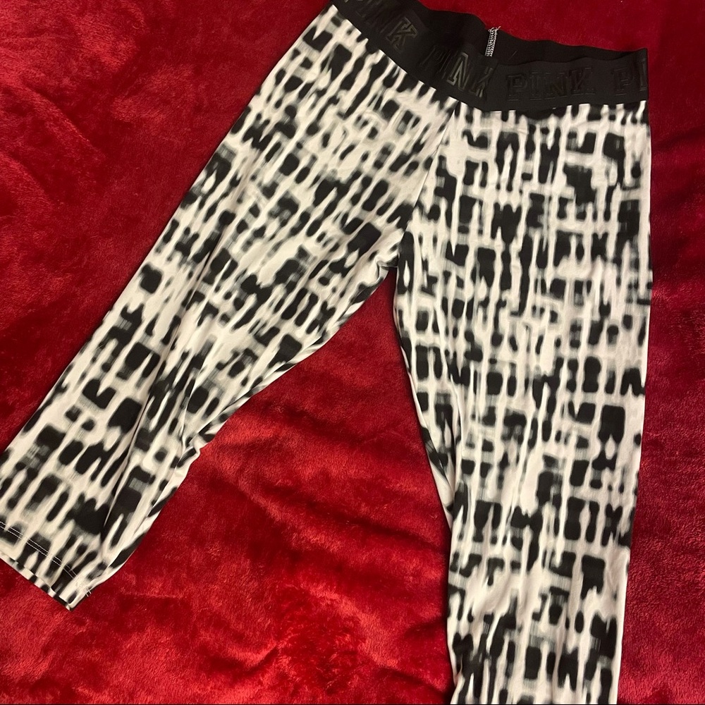 PINK Ultimate Crop Leggings